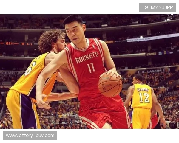 姚明与林书豪：东西方文化碰撞下的篮球传奇